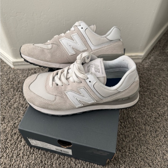 New Balance 574 - Picture 6 of 6